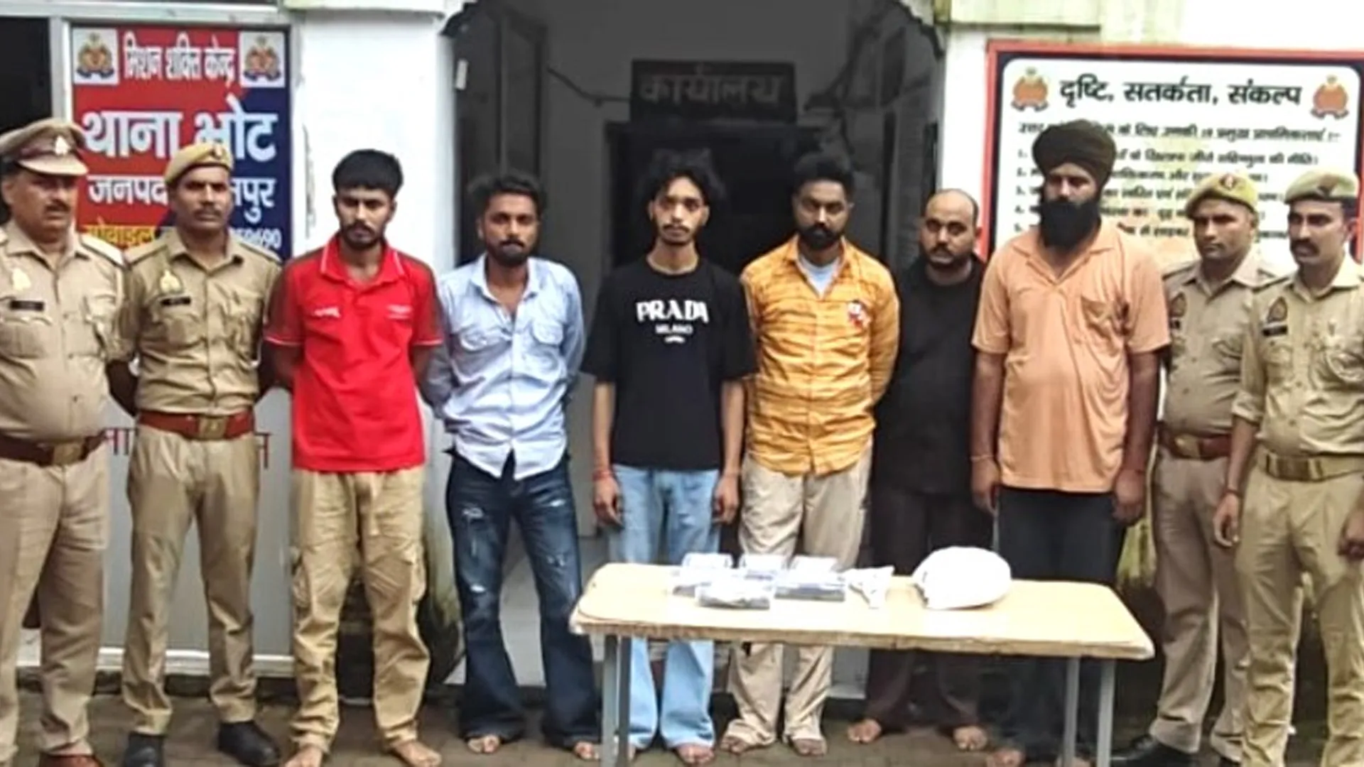 Rampur News : 15 लाख की 3 किलो अफीम के साथ 6 तस्कर गिरफ्तार, स्कॉर्पियो कार और हथियार बरामद