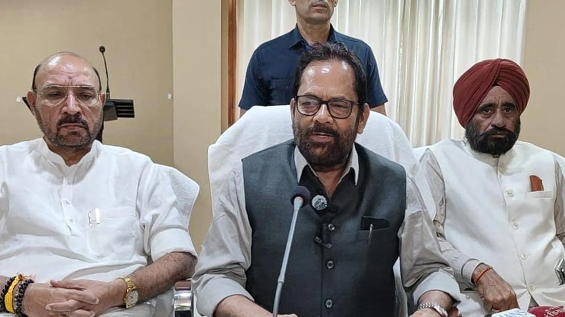 Rampur News : कांग्रेस के लिए बोले नकवी, ऐसा कोई सगा नहीं, जिसको तुमने ठगा नहीं: नकवी
