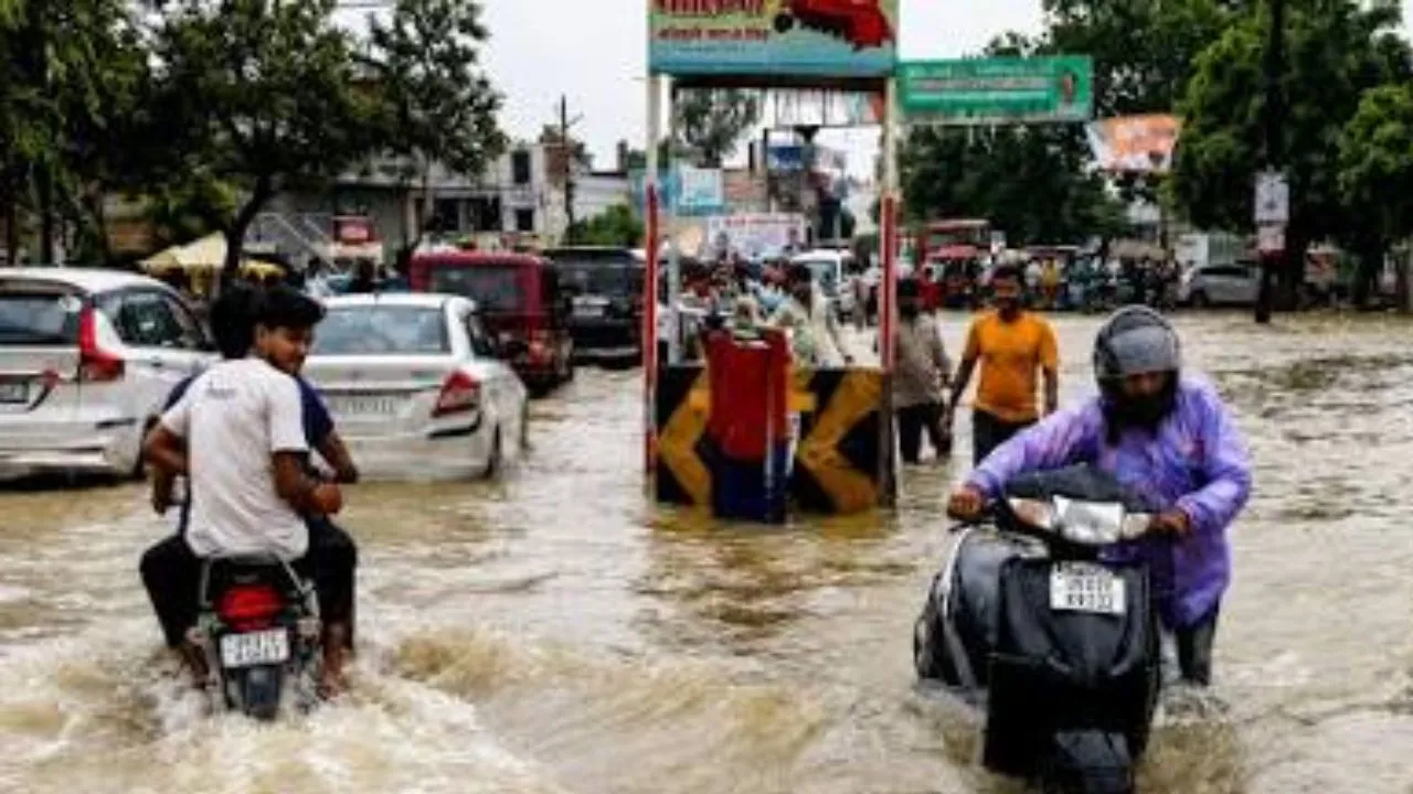   यूपी के इन जिलों में बाढ़ का खतरा बरकरार,  6 सितंबर तक मूसलाधार बारिश का अलर्ट; डरा रहा गंगा, घाघरा का जलस्तर 