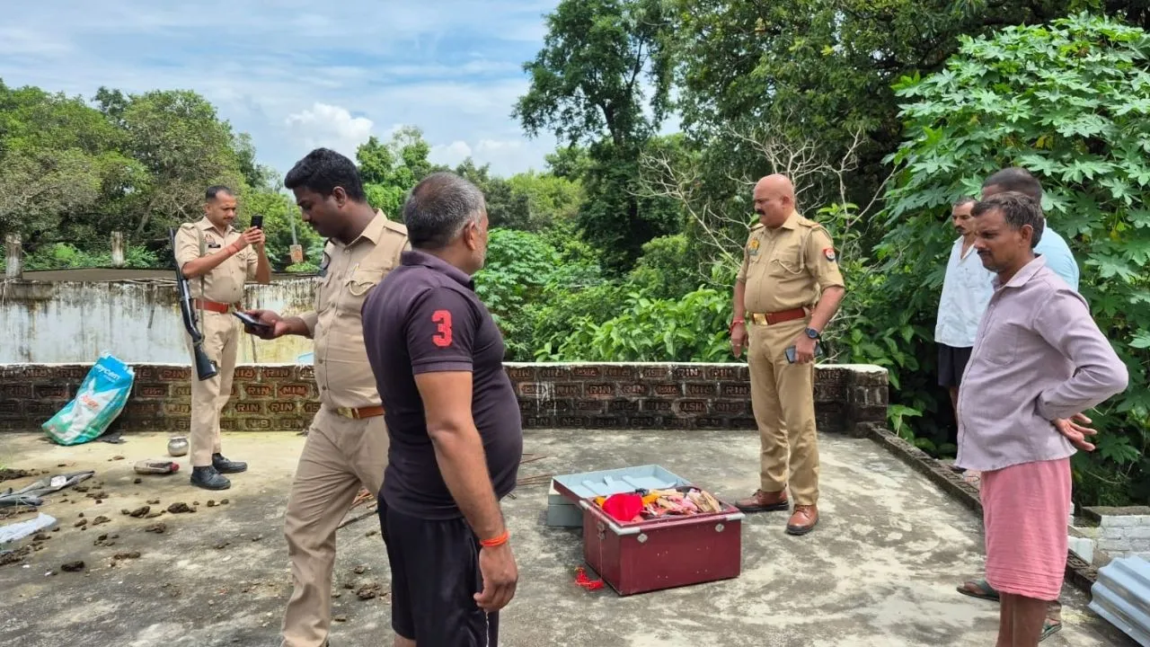 Barabanki News:  पुलिसकर्मी के घर लाखों की चोरी से हड़कंप, 20 लाख के जेवर और 75 हजार नकदी पर हाथ साफ