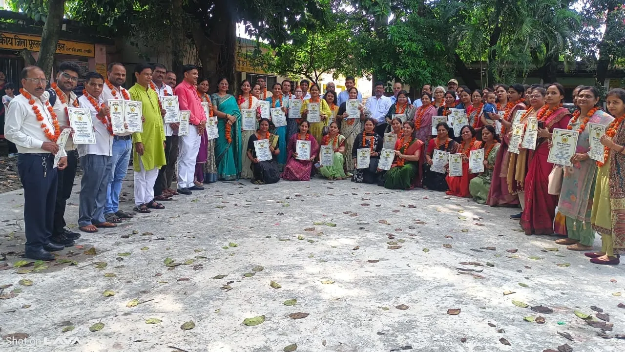 Teacher's Day 2026 : बाराबंकी में 48 शिक्षक, शिक्षामित्र और अनुदेशक सम्मानित, नवाचारों की हुई सराहना