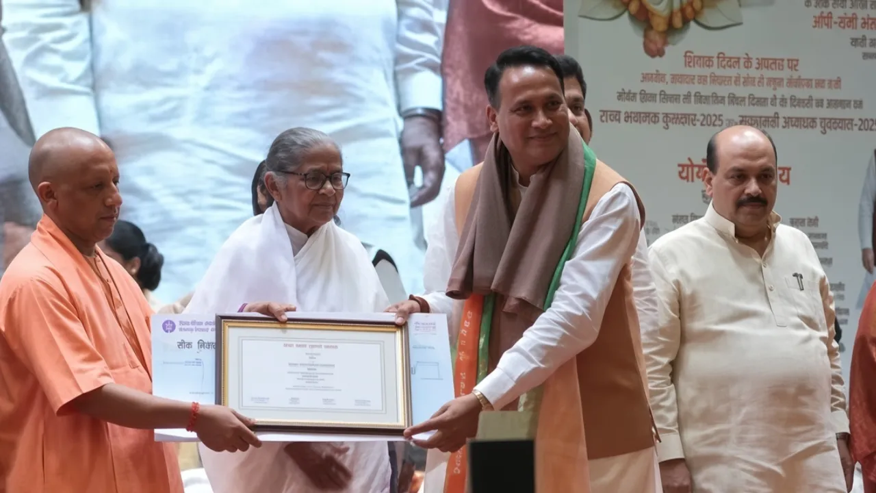 81 शिक्षकों को मिला सम्मान, सीएम योगी ने बढ़ाया हौसला; पुरस्कार के साथ मिलेंगी ये खास सुविधाएं