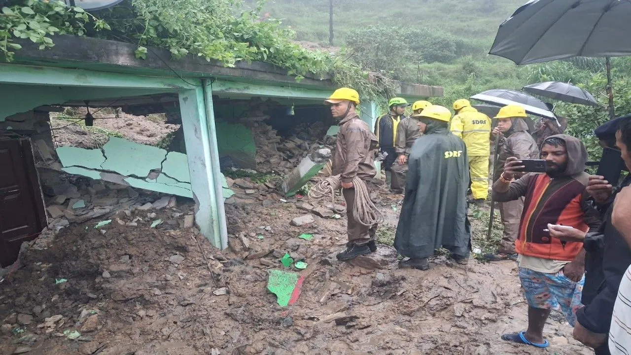 अल्मोड़ा में मकान ढहने से तीन की मौत : हवालबाग के वडूय्या में दर्दनाक हादसा