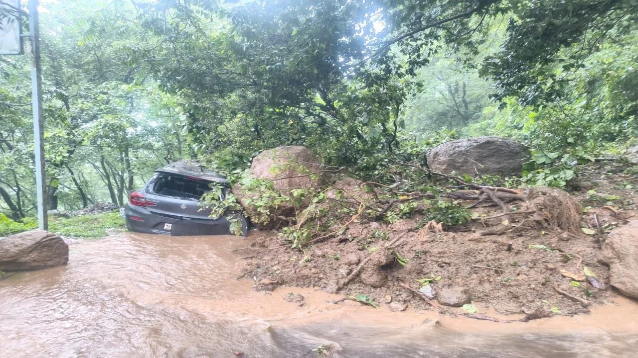 मूसलाधार बारिश से थमी सरोवर नगरी की रफ्तार, सुनसान पड़े पर्यटन स्थल, जनजीवन प्रभावित