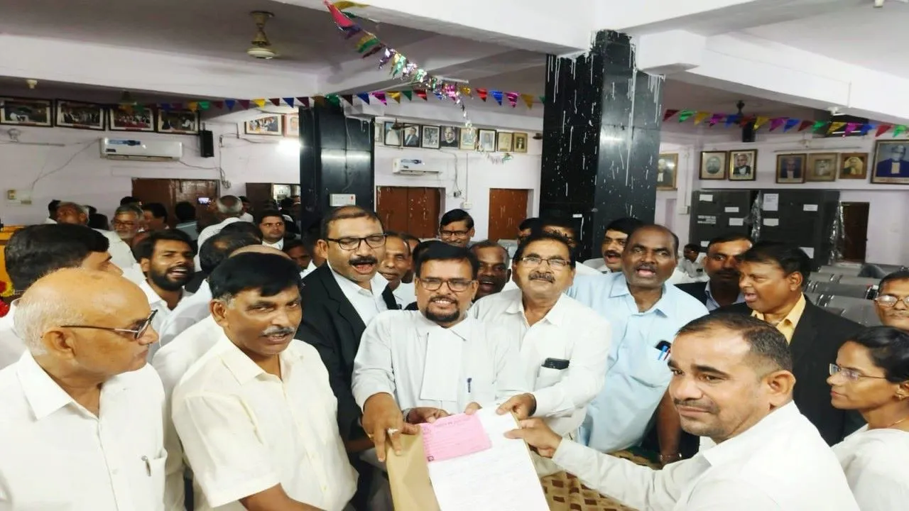 सुलतानपुर : बार एसोसिएशन चुनाव में घमासान, अध्यक्ष पद पर 17 दिग्गजों ने ठोकी ताल