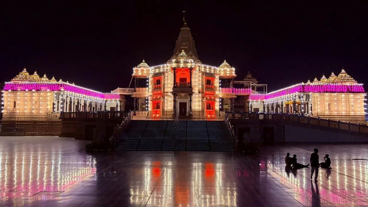 श्रीकृष्ण जन्माष्टमी :  आकर्षक ढंग से सजाया जा रहा भक्तिधाम मनगढ़, गूंजेगा राधे-राधे