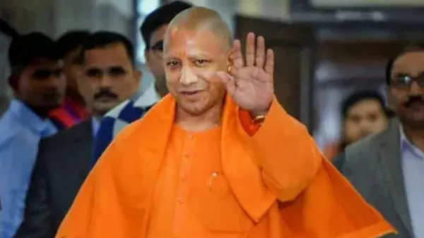  काशी पहुंचे सीएम योगी..देव दीपावली में होंगे शामिल, पीएम के प्रस्तावित वाराणसी दौरे को लेकर की बैठक 