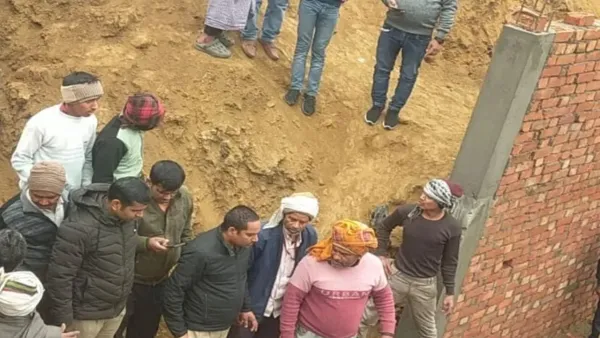 आगरा में बड़ा हादसा : निर्माणाधीन दीवार गिरने से दो लोगों की मौत, पांच घायल 