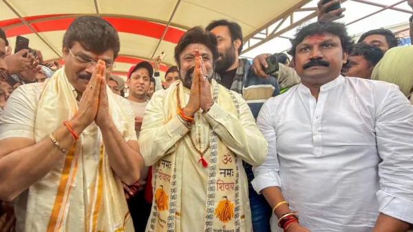 Akhanda 2 Thaandavam: अखंडा 2 ने सिनेमाघरों में मचाई धूम,  फिल्म की सफलता के बाद काशी विश्वनाथ मंदिर पहुंचे बालाकृष्ण