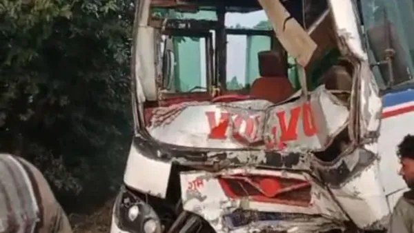 बिलग्राम-कटरा बिल्हौर मार्ग पर भीषण सड़क हादसा:  बस-ट्रक की आमने-सामने टक्कर, 10 घायल, 2 की हालत गंभीर