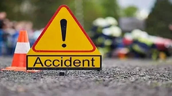  यूपी के कुशीनगर में सड़क हादसा : तेज रफ़्तार वाहन की टक्कर से बाइक सवार व्यक्ति की मौत, एक अन्य घायल 