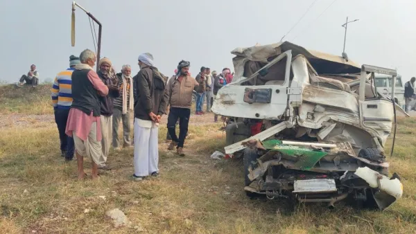 हमीरपुर : टूरिस्ट बस की टक्कर से बोलेरो के परखच्चे उड़े, चार की मौत 