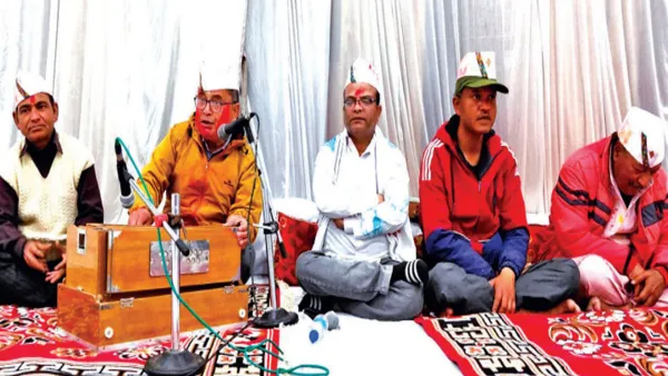 Uttrakhand:  होली के गीतों से गूंज रही पहाड़ों की रातें, छलड़ी तक रंग भरेंगे राग