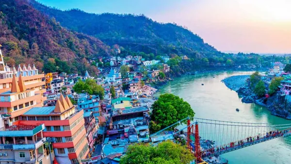  उत्तराखंड :  मन की शांति के लिए विदेशियों को लुभाता ऋषिकेश; घरेलू पर्यटकों में साहसिक खेल लोकप्रिय 