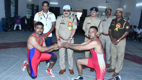 बदायूं : पुलिस की प्रतियोगिता में पहले दिन हुई फ्री स्टाइल कुश्ती