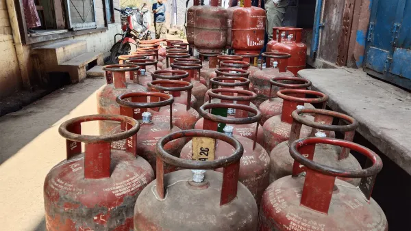 Bareilly: गैस की कालाबाजारी शुरू, 1500 तक का बिका सिलेंडर, डरे लोगों ने शुरू की जमाखोरी 