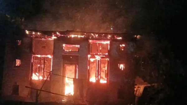 Uttrakhand: धमाके के साथ फटा सिलेंडर, मां-बेटे सहित चार झुलसे, गैस चूल्हा जलाने के लिए जलाई थी तीली