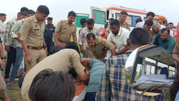 Muzaffarnagar News:  स्कूल बस और मोटर साइकिल में भीषण टक्कर, दो बच्चों समेत एक व्यक्ति की मौत, कई घायल