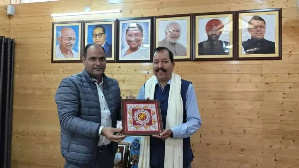 Uttrakhand: गुलदार से भिड़कर दो लोगों की जान बचाने वाले राजेंद्र धामी सम्मानित