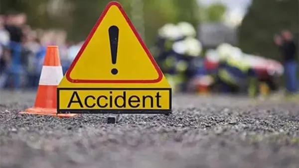 बहराइच में रफ्तार का कहर : कंबाइन मशीन की टक्कर से कार के उड़े परखच्चे, चार लोगों की मौत, दो गंभीर 