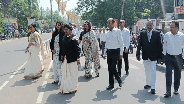 बाराबंकी : पीएम की अपील पर न्यायपालिका की अनोखी पहल, जजों ने छोड़े सरकारी वाहन, पैदल पहुंचे न्यायालय