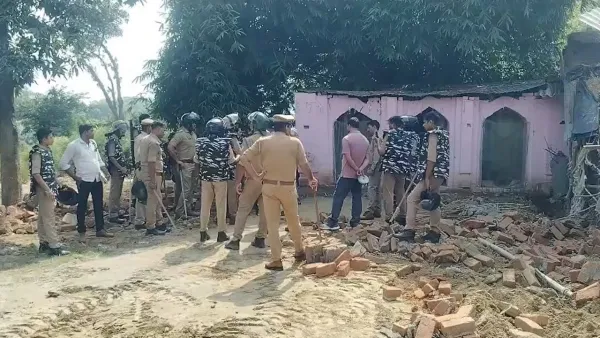 बाराबंकी : मस्जिद के सामने हो रहा निर्माण रुकवाया, पुलिस बल तैनात