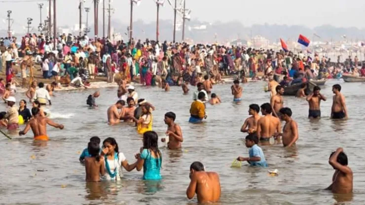 पौष पूर्णिमा: ठंड पर भारी पड़ी आस्था, संगम में 55 लाख श्रृद्धालुओं ने लगाई आस्था की डुबकी