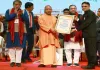 अंतरराष्ट्रीय सहकारिता वर्ष–2025 : मुख्यमंत्री योगी ने वाराणसी व महराजगंज के डीएम को किया सम्मानित