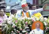 <span class="t-red">त्रिशूर में पीएम मोदी का मेगा रोड शो : </span> ओपन जीप में साउथ इंडियन लुक ने खींचा भीड़ का ध्यान