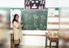 <span class="t-red">अंतर्राष्ट्रीय महिला दिवस :</span> शिक्षिका संगीता सिंह ने बदला क्लास का माहौल, दीवार पर AI से किया ये काम