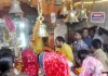 <span class="t-red">शीतला अष्टमी पर मंदिरों में आस्था की भीड़:</span>  महिलाओं ने चढ़ाया बसौड़ा भोग, परिवार की सुख-समृद्धि की कामना