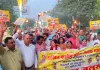 बाराबंकी : टेट अनिवार्यता शिक्षकों के अधिकारों पर कुठाराघात, शिक्षक महासंघ ने विरोध में निकाला मशाल जुलूस