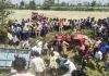 <span class="t-red">लखीमपुर खीरी में भीषण हादसा :</span> मुंडन कार्यक्रम में जा रही ट्रैक्टर-ट्रॉली पलटी, 5 लोगों की मौत, 15 घायल