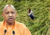 बेमौसम बारिश से परेशान किसानों का CM योगी ने हाल जाना, जिलाधिकारियों से रिपोर्ट मांगी