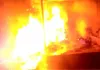 <span class="t-red">Lucknow News: </span>मंडी में लगी भीषण आग, 20 से अधिक दुकानें जली, सिलेंडर में हुए धमाके