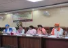 <span class="t-red">वाराणसी :</span> दिशा की बैठक में बोले मंत्री पुरी- वैश्विक चुनौतियों के बावजूद देश मे तेल, गैस की कोई कमी नहीं 