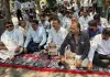 प्रधानमंत्री मोदी की अपील के बाद लखनऊ में आभूषण विक्रेताओं का सांकेतिक धरना, कहा- सरकार करे राहत के उपाय नहीं तो...