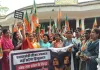 बाराबंकी : प्रधानमंत्री पर सपा सांसद की टिप्पणी पर भाजपाइयों में आक्रोश, सड़क पर उतरे नेता, किया जोरदार प्रदर्शन