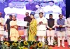<span class="t-red">सीएम योगी के हाथों चेक पाकर भावुक हुए अनुदेशक,</span> बोले- वर्षों बाद सरकार ने दिया सम्मान, अब 17 हजार मानदेय से मिलेगी राहत