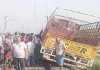 गजब : चालक ने रेलवे ट्रैक पर दौड़ा दी ट्रक, चार घंटे बाधित रहा मार्ग, 3 ट्रेनें प्रभावित