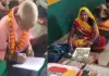 जालौन में शिक्षा की अनूठी पहल : ज्वाइंट मजिस्ट्रेट की प्रेरणा से छानी गांव के बुजुर्ग बस्ता लेकर पहुंचे स्कूल 
