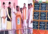 पहले यूपी की पहचान <span class="t-red">''एक जिला एक माफिया''</span> के रूप में होती थी.... देवारिया में सपा पर बरसे सीएम योगी, दी करोड़ों की सौगात 