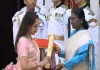 <span class="t-red">Padma Awards:</span> राष्ट्रपति मुर्मू ने स्व. धर्मेंद्र को मरणोपरांत पद्म विभूषण से किया सम्मानित, CM योगी बोले- यह भारतीय सिनेमा के लिए गौरव का क्षण 