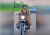 <span class="t-red">Moradabad News:</span> रीलबाज 'बुलट रानी' ने पहना दुल्हन का लिबास, फिर बिना हेलमेट सड़क पर दौड़ाई बाइक