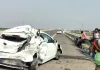 <span class="t-red">गंगा एक्सप्रेसवे पर भीषण हादसा: </span>ट्रक का टायर फटने से कार से टक्कर, एक ही परिवार के तीन गंभीर