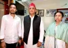 <span class="t-red">ममता बनर्जी से मिलने कोलकाता पहुंचे अखिलेश यादव, </span>कहा- "दीदी, आप हारी नहीं!"
