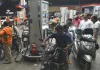 <span class="t-red">Bareilly:</span> डीजल-पेट्रोल के बढ़े दामों ने किया लोगों को बेचैन, महंगाई की मार के बीच बताया अतिरिक्त बोझ