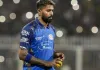 <span class="t-red">मैदान पर नहीं रोक पाए गुस्सा...</span>KKR से हार के बाद कप्तान हार्दिक पंड्या को एक और बड़ा झटका, गिल्लियां गिराने पर मिली सजा 