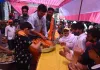  <span class="t-red">Bada Mangal 2026: </span> ज्येष्ठ माह के चौथे बड़े मंगल पर लखनऊ में भंडारों का आयोजन, 'कही बटी इमरती तो कही ठंडा पानी' 