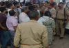 <span class="t-red"> बरेली </span> में एंटी करप्शन टीम की कार्रवाई पर हंगामा, कोतवाली के बाहर लेखपालों का प्रदर्शन